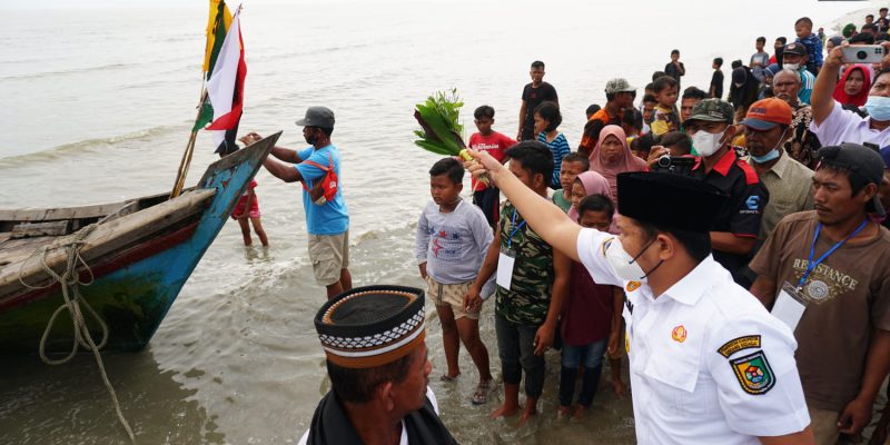  Hadiri Acara Adat Jamu Laut, Wabup : Tradisi Budaya Harus Dilestarikan
